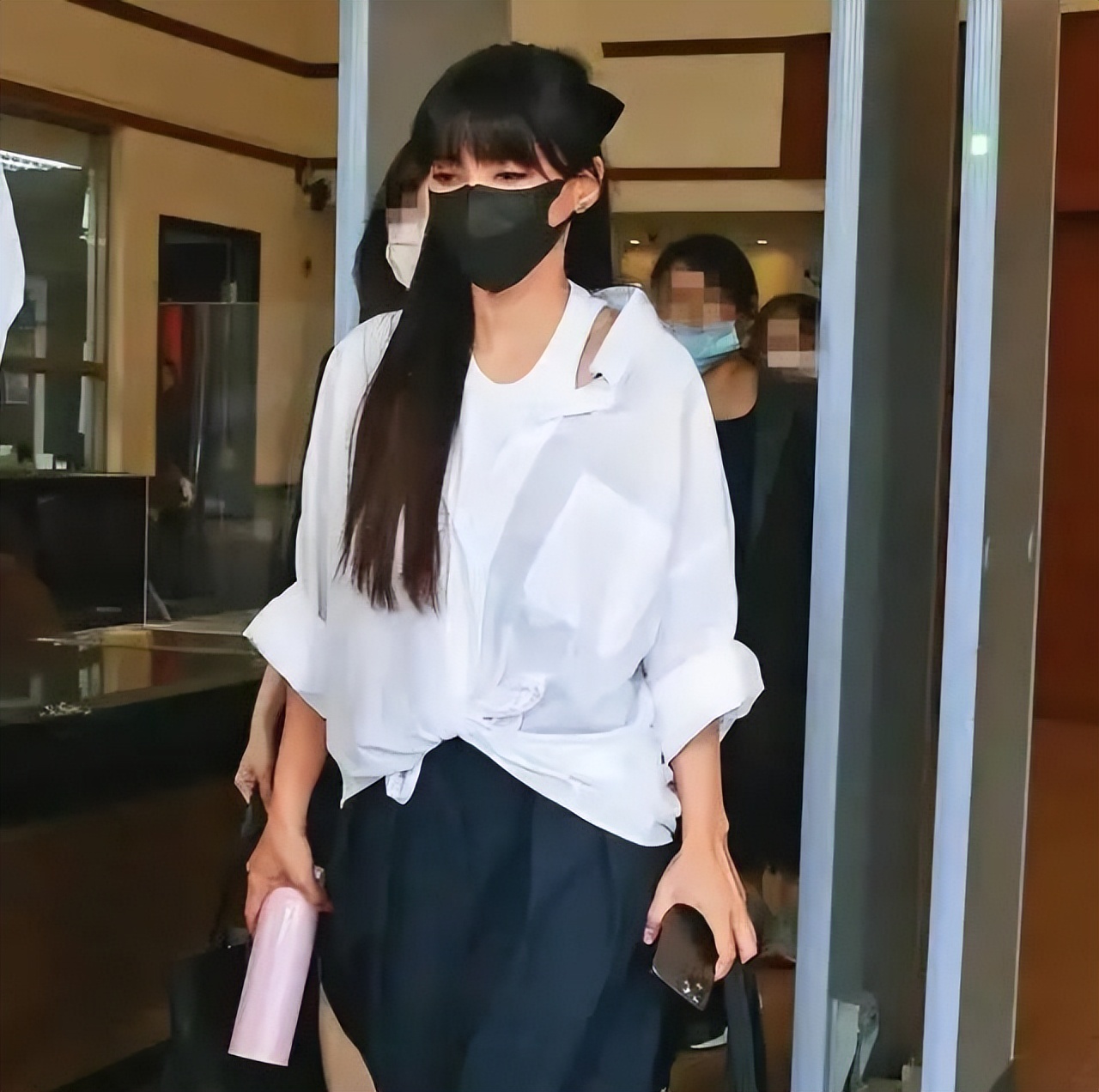 离婚2年，11岁还未上学的孩子，揭开了王力宏和李靓蕾仅剩的体面