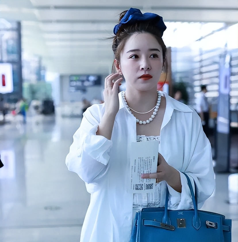 阚清子被曝生畸形儿4天，医院发声，信息量大，3个疑问解开了