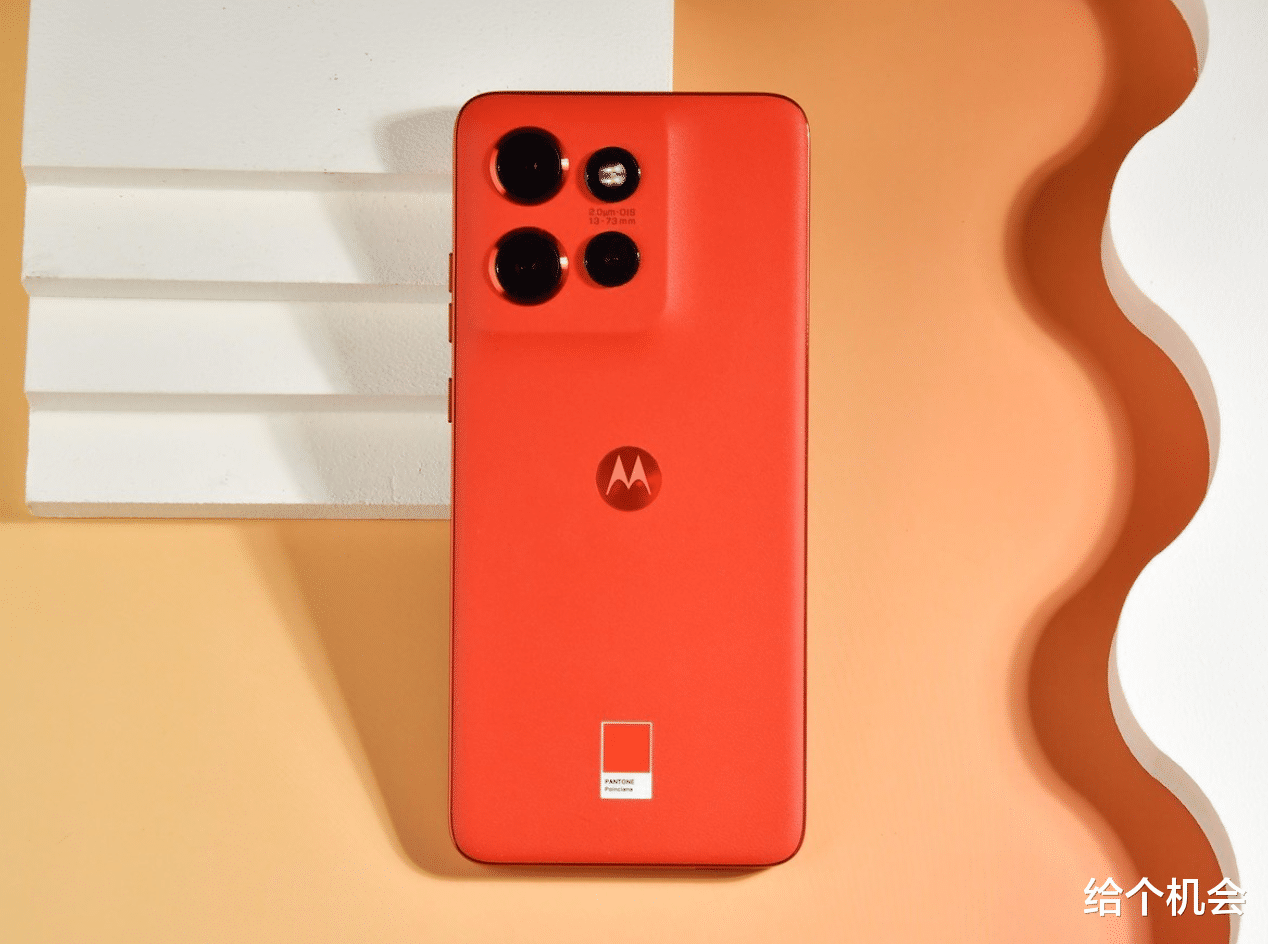 6.36英寸+IP68+3倍長焦+無線充，售價不到1300元，便宜的小屏手機