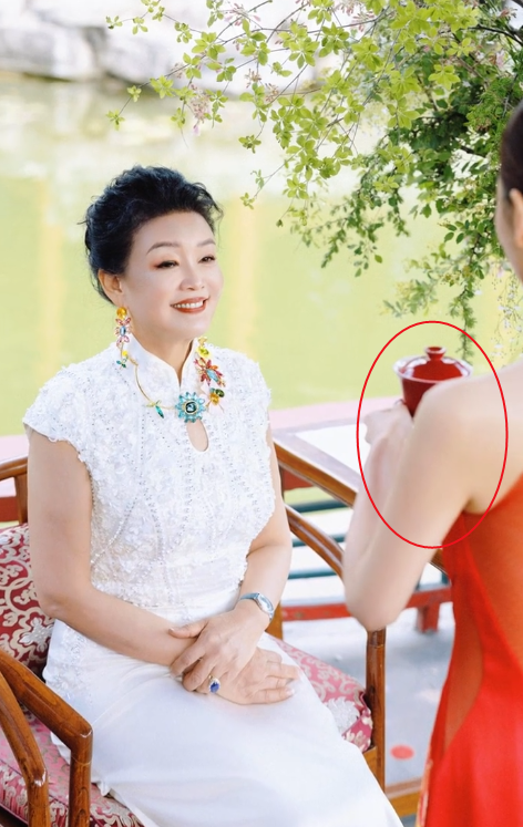 汪小菲婚礼高清照曝光:有敬茶改口环节,马筱梅给张兰敬茶很谦卑