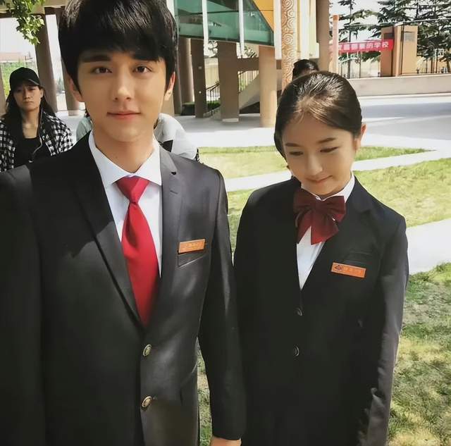 李兰迪张新成七年情断?庆祝单身快乐和秒删爬山照,疑分手实锤?