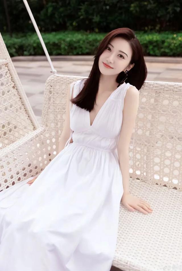 36岁景甜喊话全网求介绍对象，婚姻观引发热议