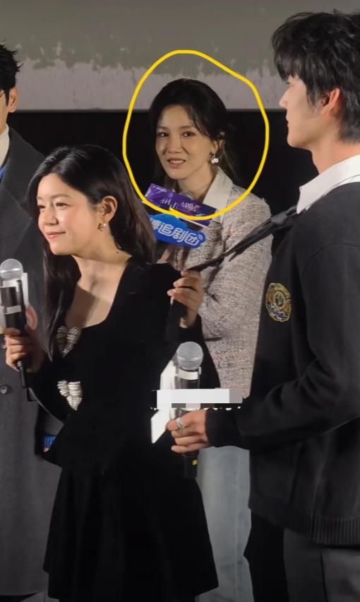 42岁陈妍希玩嗨了！剧宣撩周柯宇像是当年撩陈晓，陈小纭看不下去