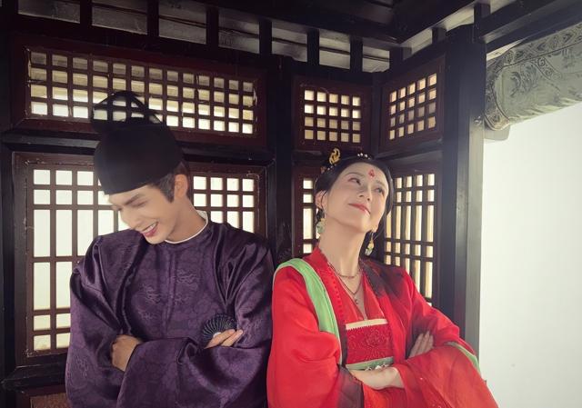 众星告别《韶华若锦》，包上恩千字长文，宋威龙、代露娃都播新剧