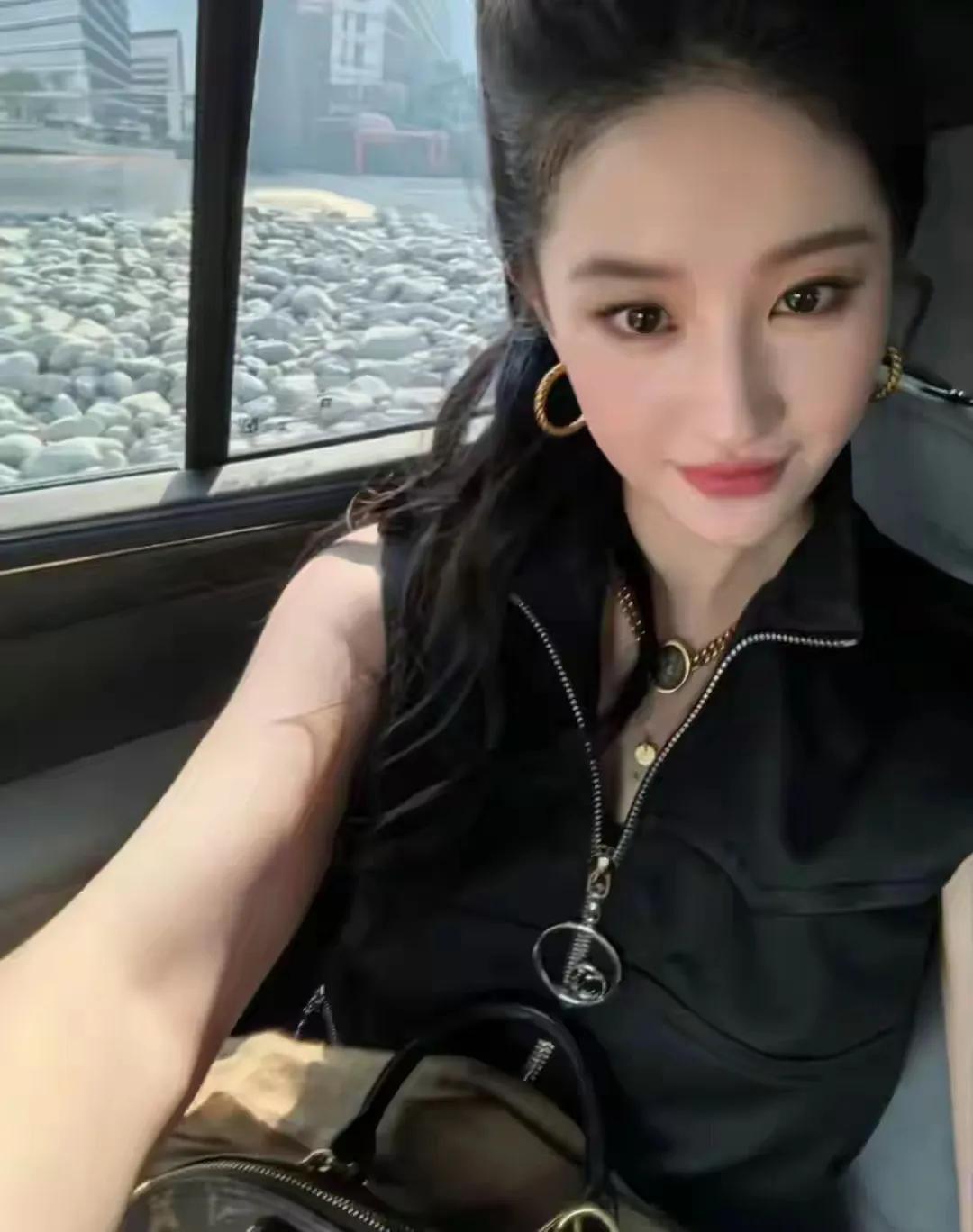 赵露思压轴走红毯,全球唯一的一套高珠给她戴了,刘亦菲失宠了