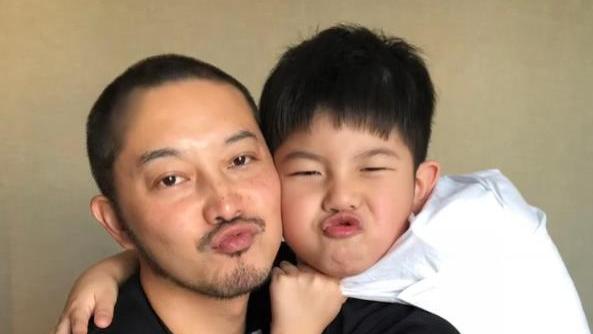 沙溢儿子安吉14岁近照，身高突破180cm，网友：“东北宋仲基”