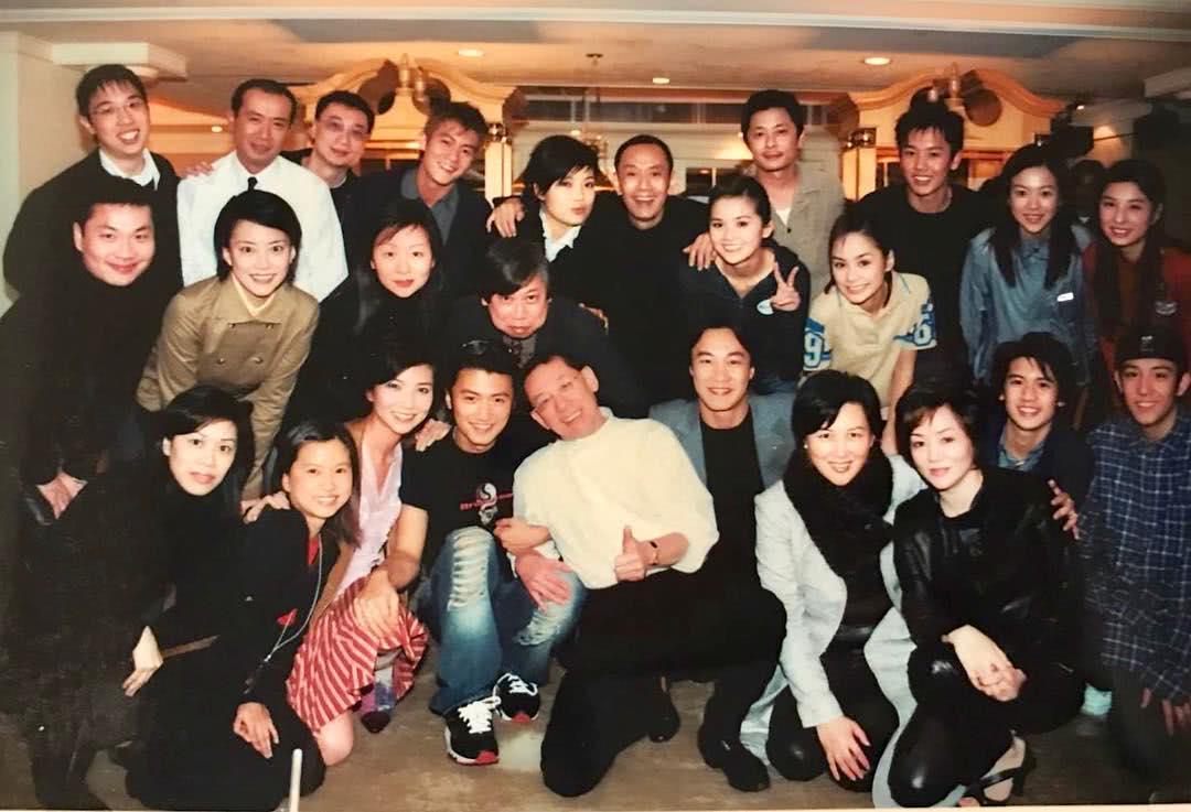 霍汶希曝英皇内幕！干32年不抽成不虐待，才知赵露思的处境有多惨