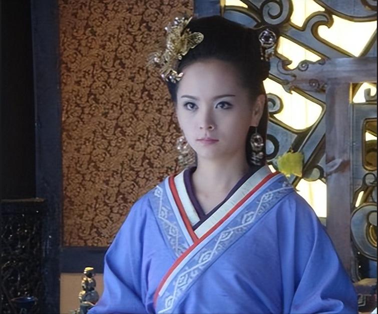 30岁女星嫁60岁富商真实处境：老公不回家也不给钱，被当生育机器