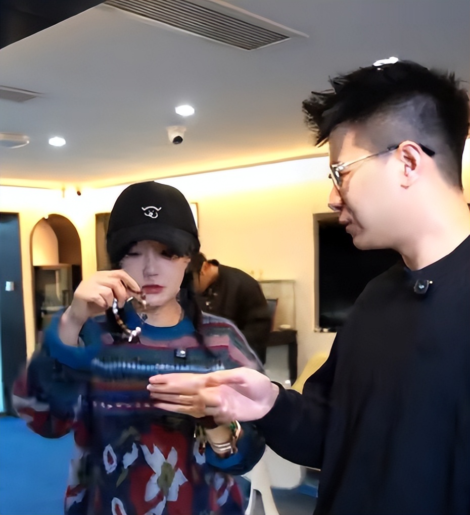 保剑锋获两人力挺,但网友半点不买账,插刀教下场各个不如意