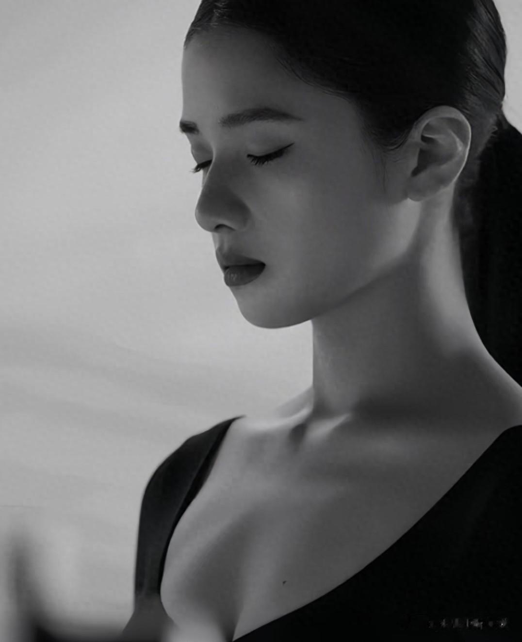 32位女明星的黑白质感大片,个顶个的漂亮,谁是你心目中的No.1?