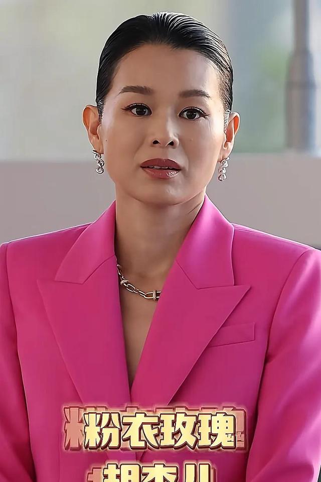 胡杏儿最新生图:脸胖了不少,还有点方,但皮肤状态不错