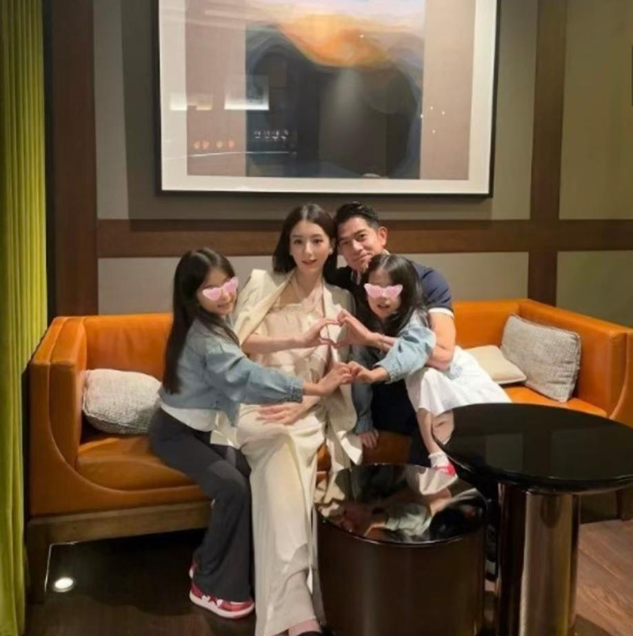 港媒曝59岁郭富城再当爸爸，传方媛早产诞下儿子，经纪人态度曝光