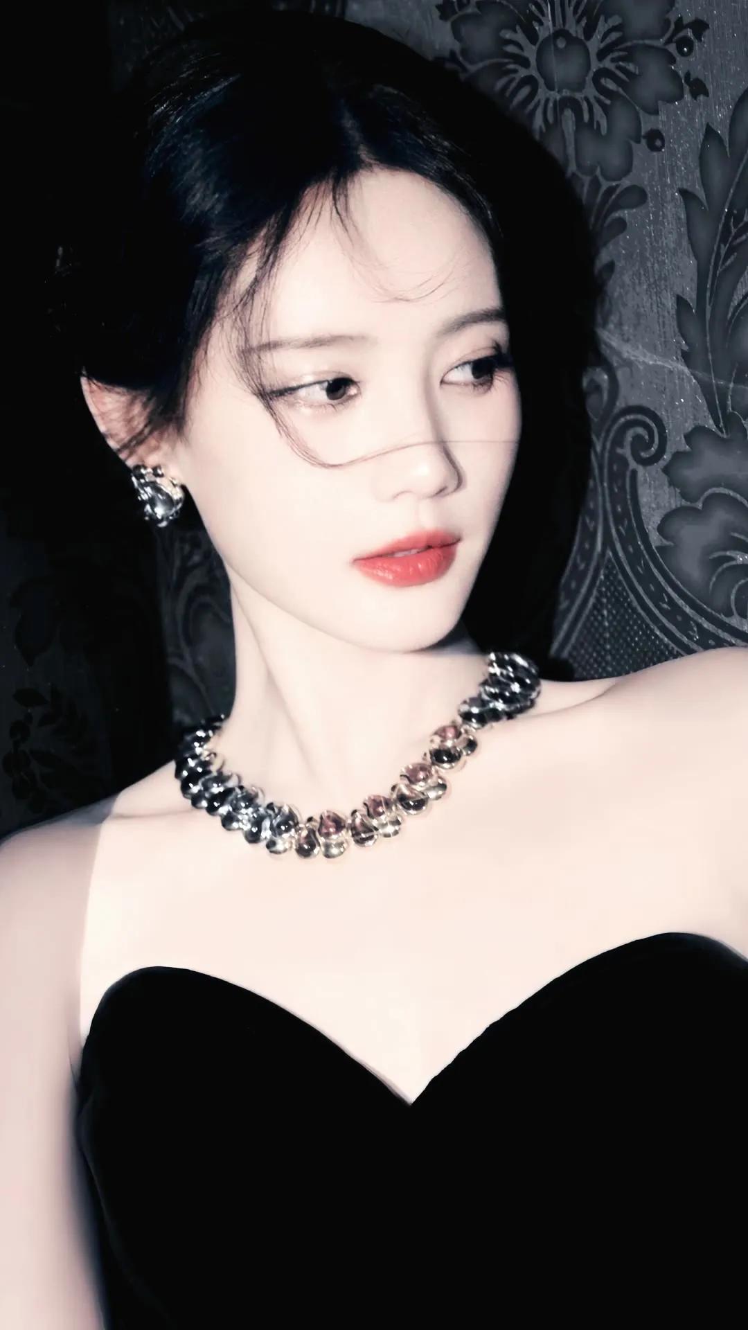 李一桐的“黄金三围”太绝！跳舞演戏样样惊艳，这才是真女神！