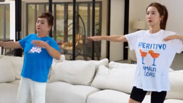 李念接娘家妈住大别墅享福，妈妈露面个头不高但好年轻，贵气十足