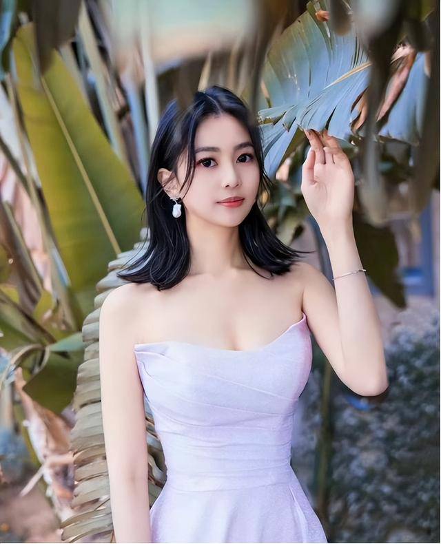 TVB“力捧小花”发文被疑受情伤，曾被指长相与剧中差距大