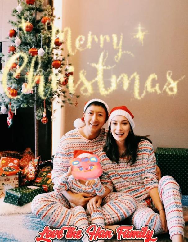 卢靖姗晒圣诞节美照！穿棕色毛衣配红色高跟鞋，生二胎后气质更绝