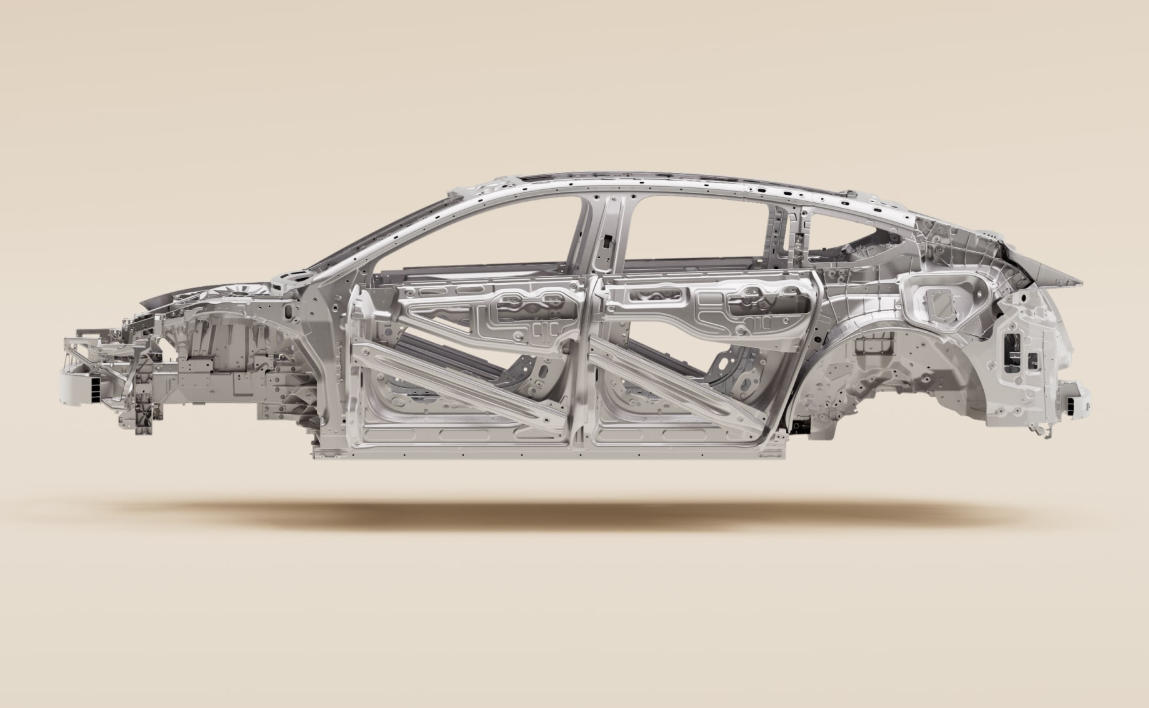 挑战BBA！长5.3米+4座，配线控转向、后轮转向和全主动悬架