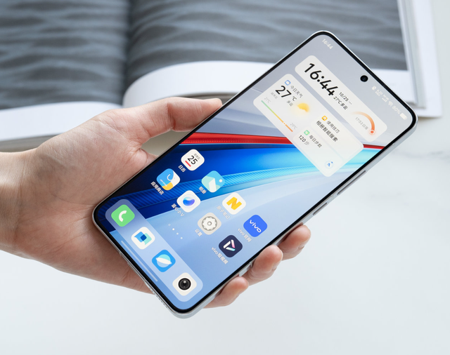 新機盤點：7500mAh頂配電競新機；潛望長焦中端手機