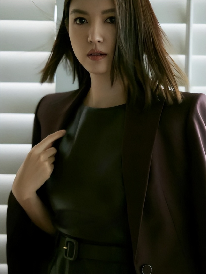 艳压奚梦瑶,拒嫁30亿豪门,怀孕6个月上春晚稳居C位:真人生赢家