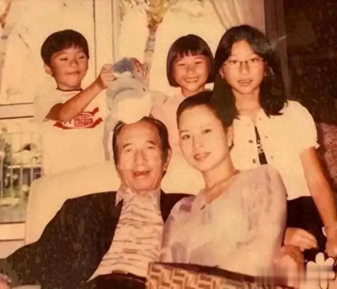 赌王三太陈婉珍年轻时多美？年轻时颜值太顶了，老照片不会说谎