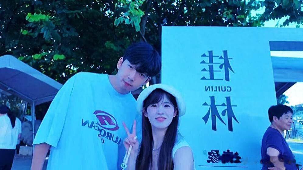 男主播刚官宣恋情,豪刷240w的榜一大姐当场删牌子,并改名开喷!