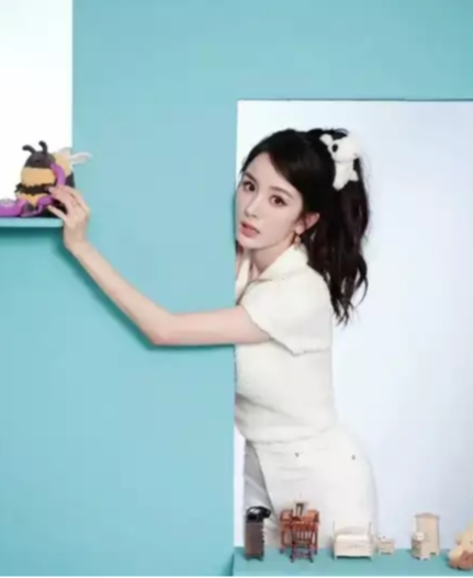 杨幂：人生多面，尽显独特魅力的影视女王