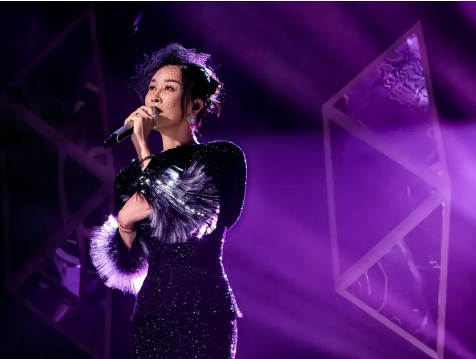 《歌手2025》阵容“曝光”?或确定录播?话题背后再看“全开麦直播”之难