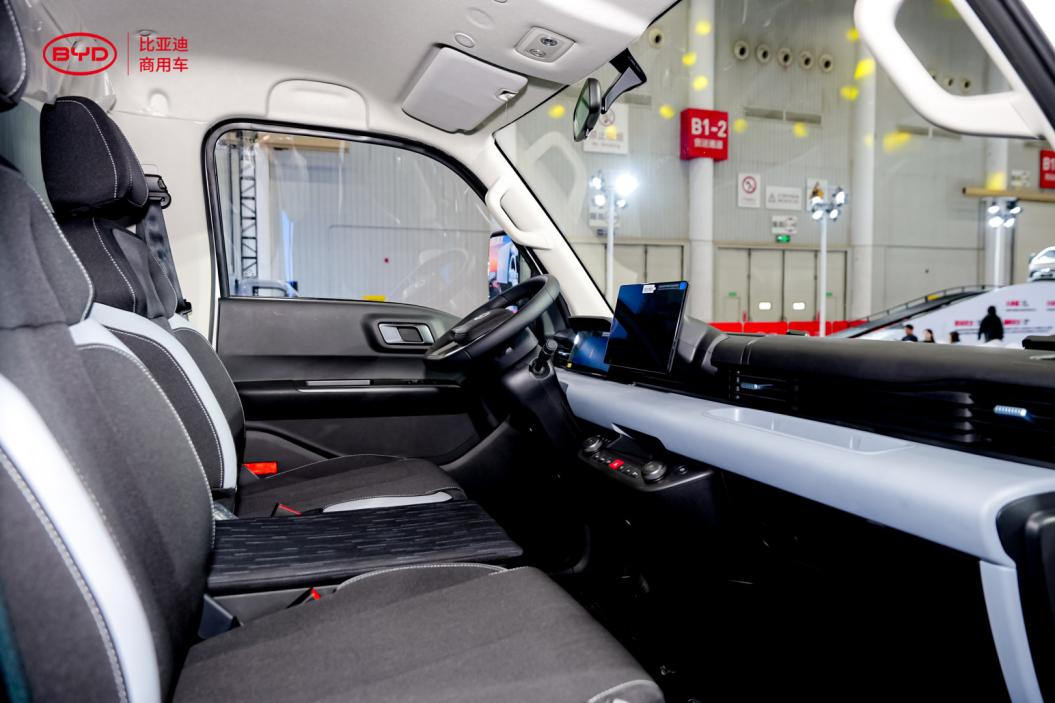 比亚迪轿卡T4重磅发布！9.58万首发价格携6大权益重构城配新体验