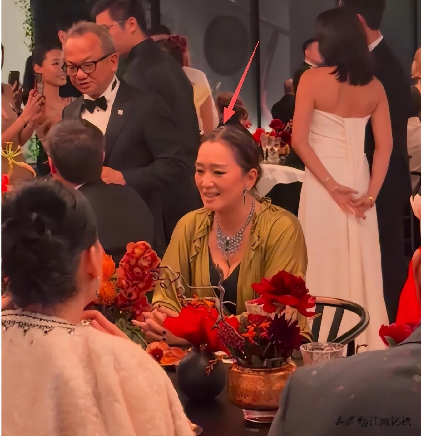 卡地亚这一夜，珠圆玉润的郭晶晶，秒了内娱一堆“排骨精”