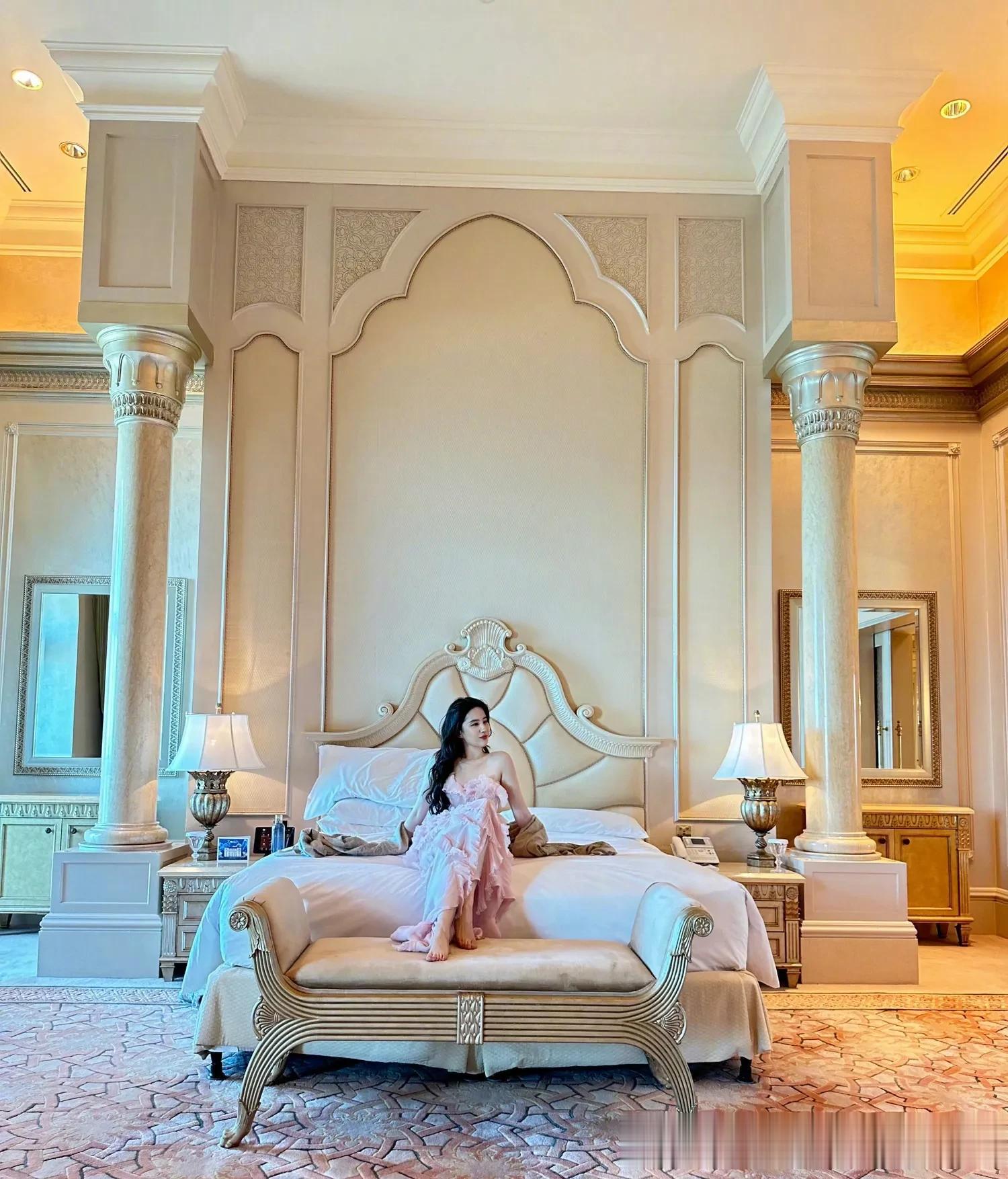 刘亦菲从清纯神仙姐姐变成性感诱人女人了