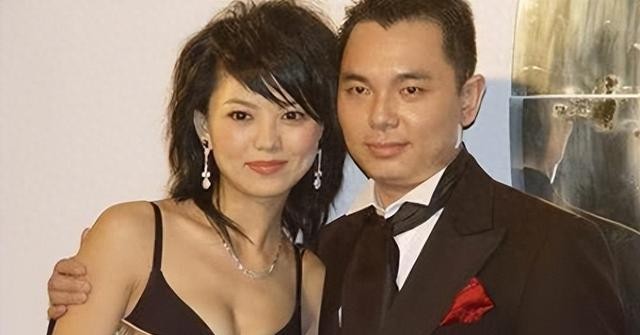 “内地刘銮雄”：年轻用30亿身家围猎女星，如今成老赖泪洒直播间
