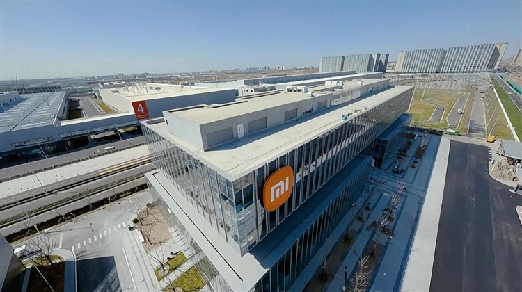 小米向等待3个月的YU7车主送礼——价值129元合金车模