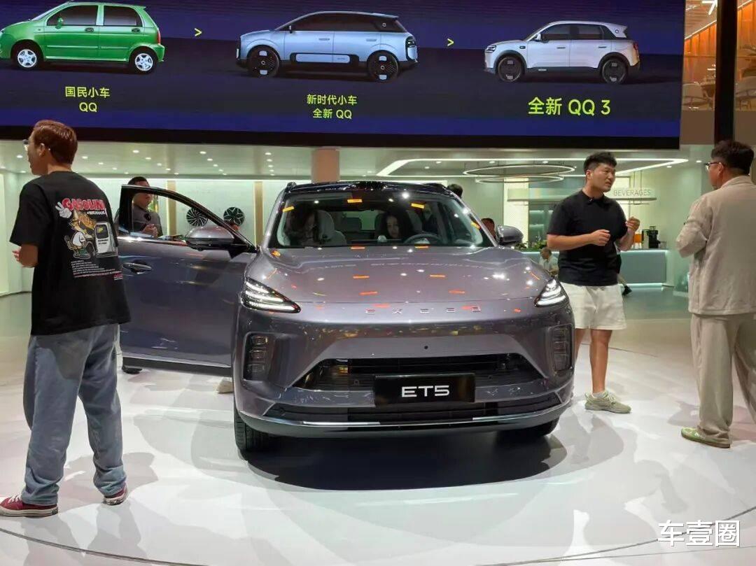 星途ET5首发:配副驾屏+猎鹰700智驾,家用属性到位