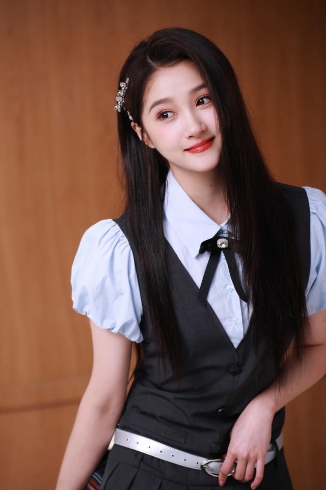 关晓彤：纯情学妹风