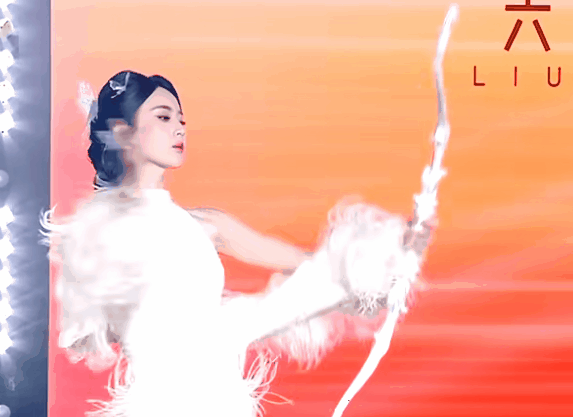 短剧红毯成“见光死”现场，没了美颜和修图，遍地普男普女