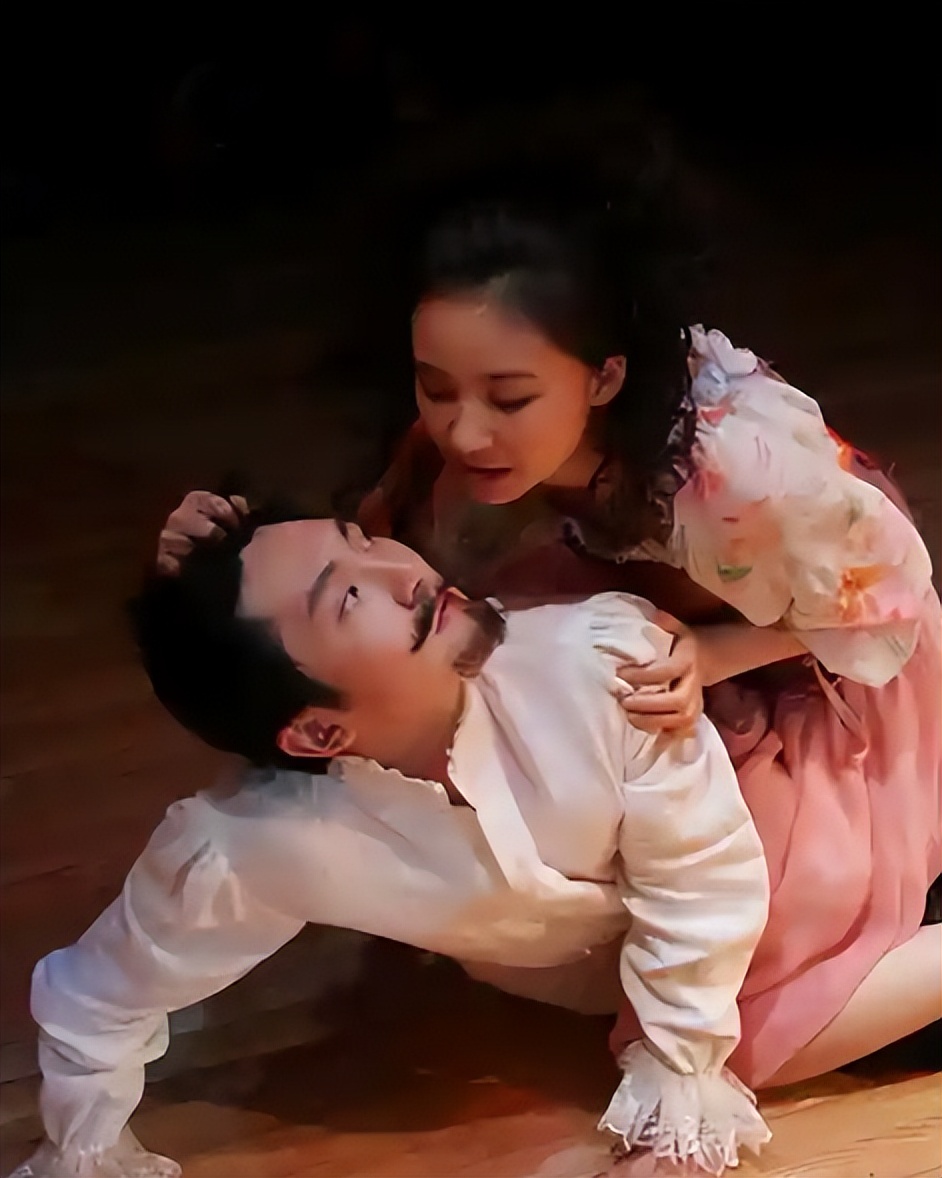 资本家的戏混子收手吧！《老舅》开播差评一堆，郭京飞都带不动