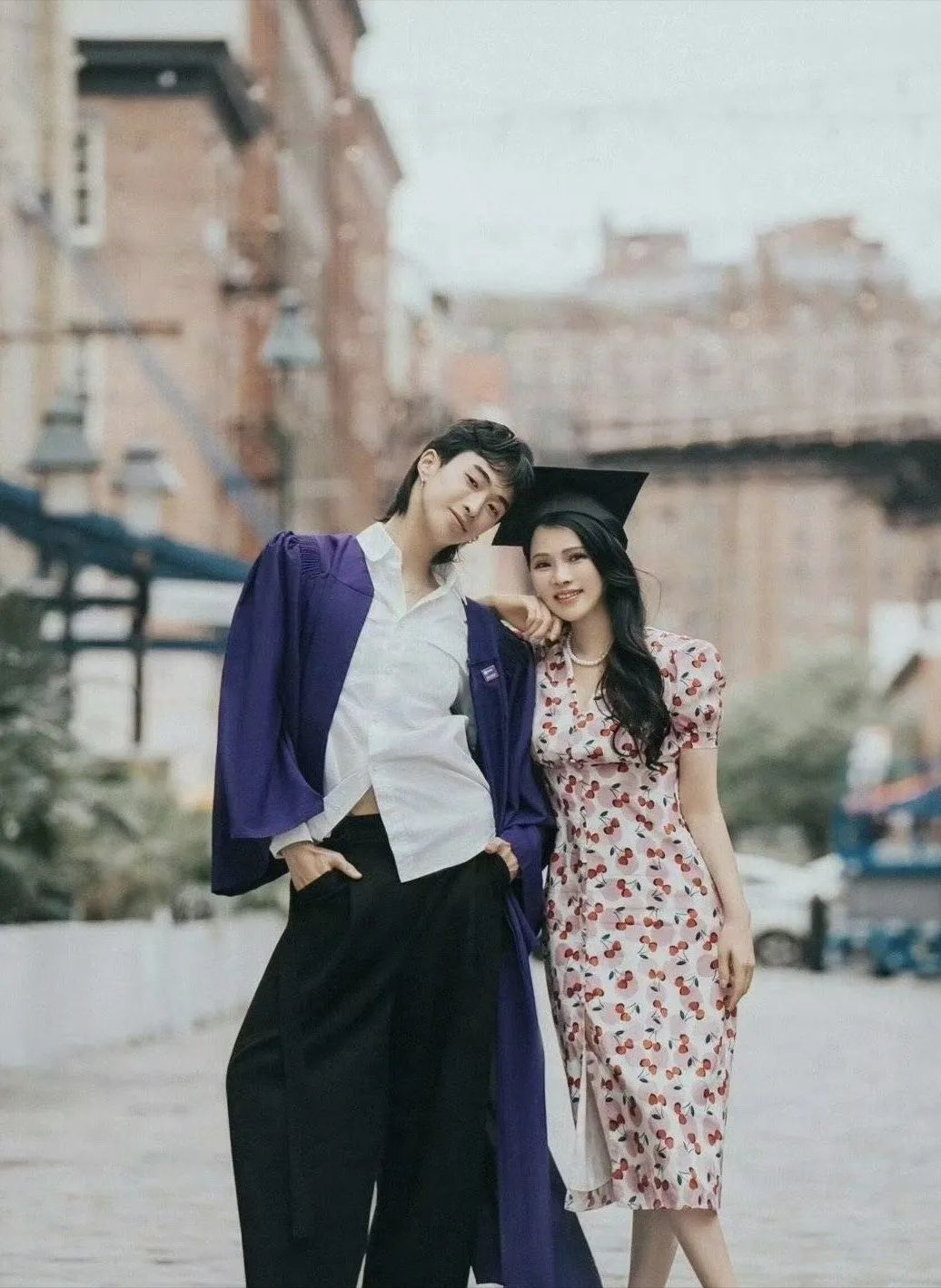 看了伊能静的最新状态，我悟了：穿搭简约时尚，会保养，果然年轻