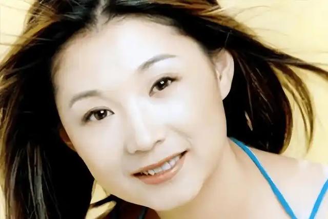 带着儿子倒贴嫁给张译,如今19年过去,才知道她嫁得到底有多值