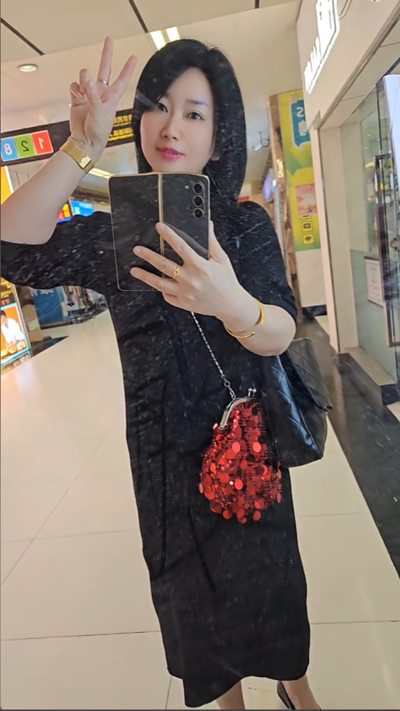 鼻涕姐后续：晒美照身份被扒，签名求饶：你们别关注我，不要骂我