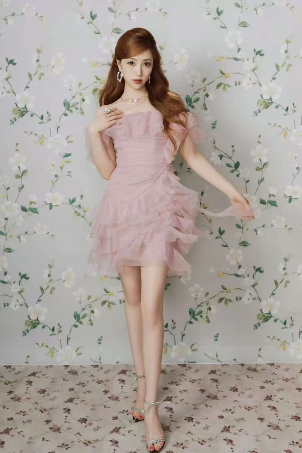 张纯烨的极品美足