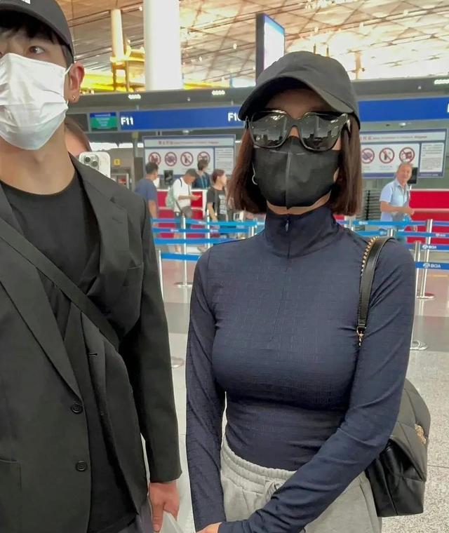 秦岚都奔5了这身段依旧太逆天，魏大勋的审美确实在线