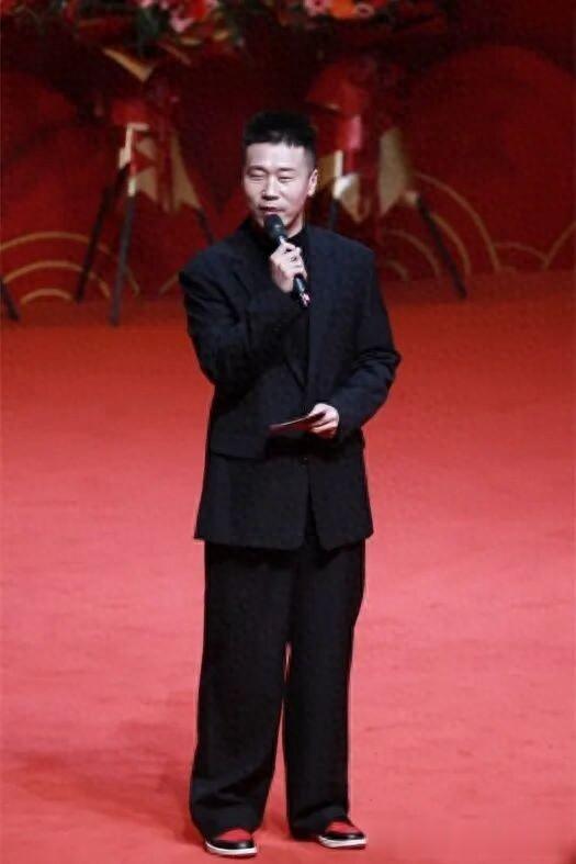 德云社纲丝节第二场，周九良弹三弦，杨九郎主持没词现场加