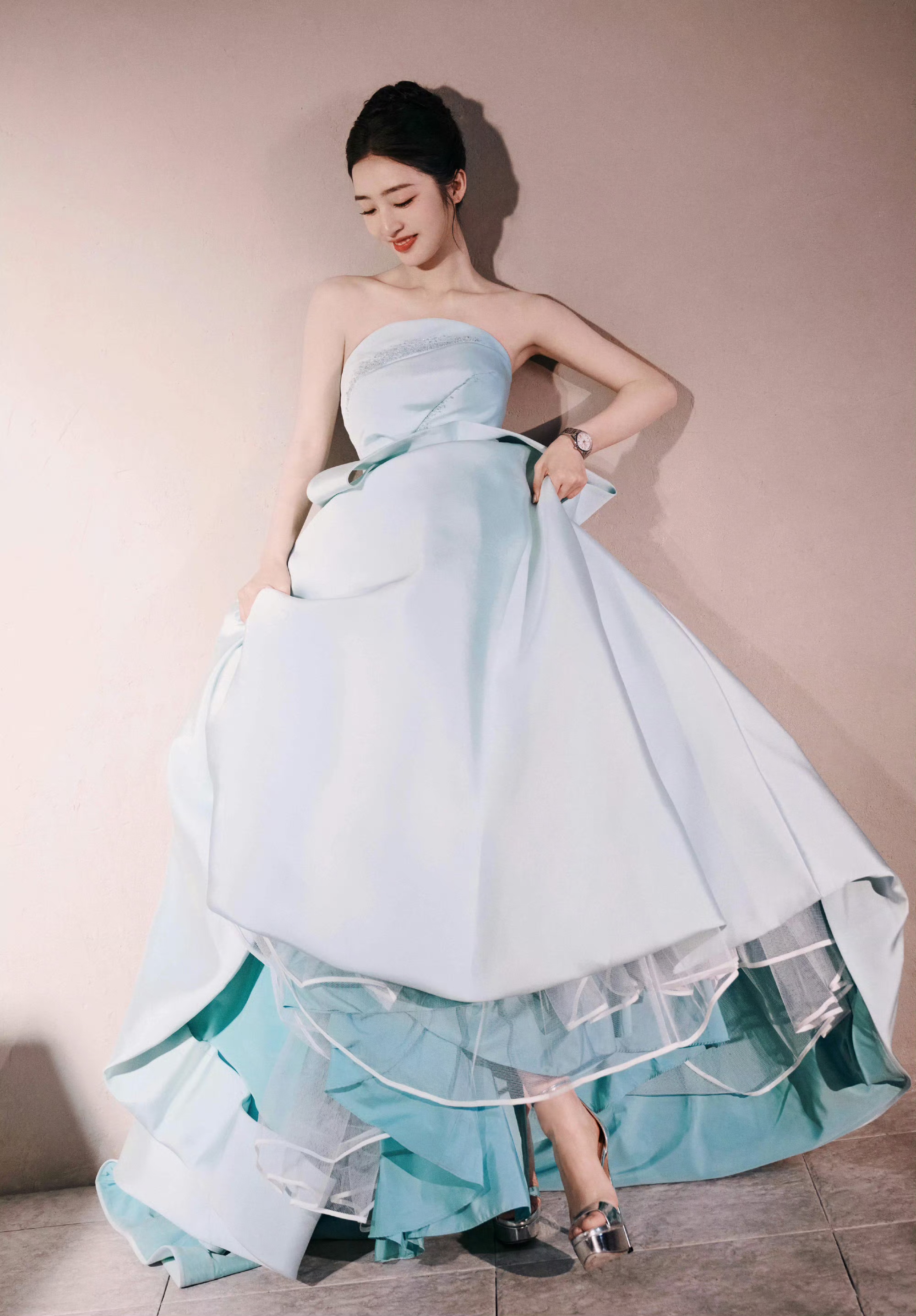 邓恩熙国剧盛典红毯造型