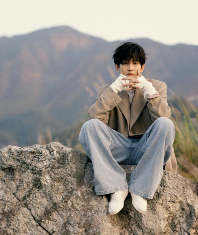 反差这么大的吗？单看名字以为是两个人，实则是同一人