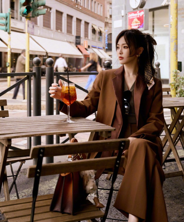 面相大变的倪妮，土出圈的唐嫣，米兰时装周，明星审美差距出来了