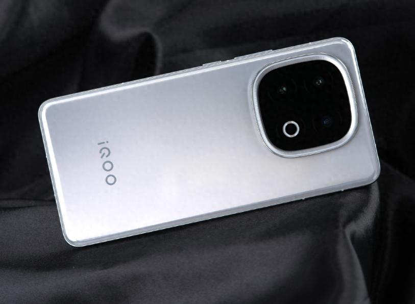 換手機不用太頻繁，8月幾乎“零差評”的安卓手機，可以用七年