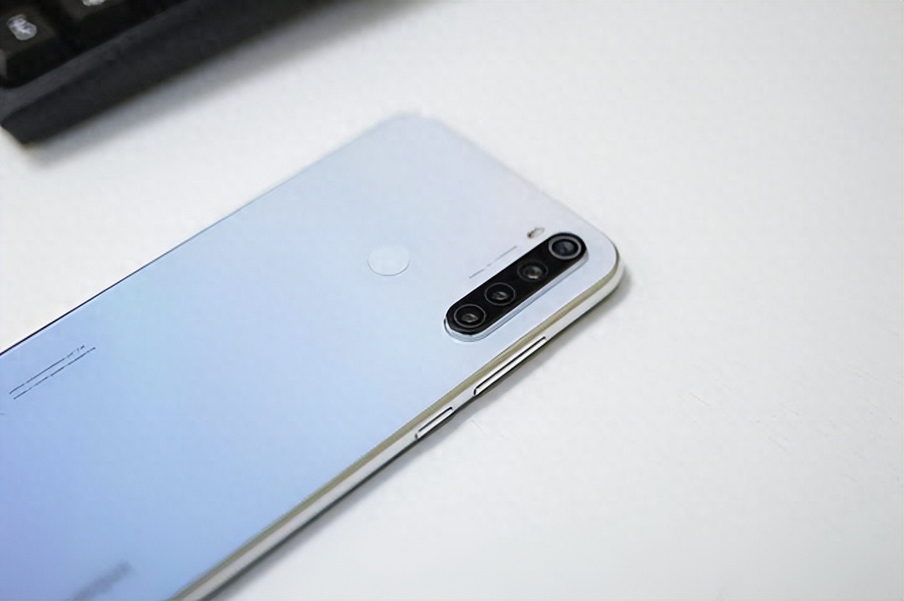 二季度出货的智能手机平均配备3.19个摄像头