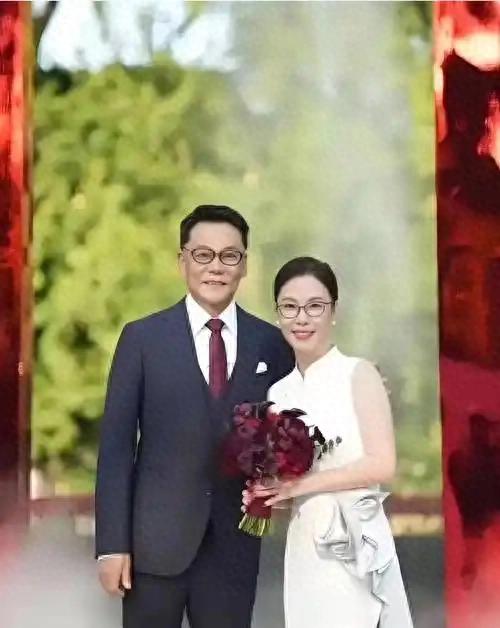 张丹红自曝李国庆负债 曾请她俩前夫同桌吃饭 亲妈觉得她配不上国庆