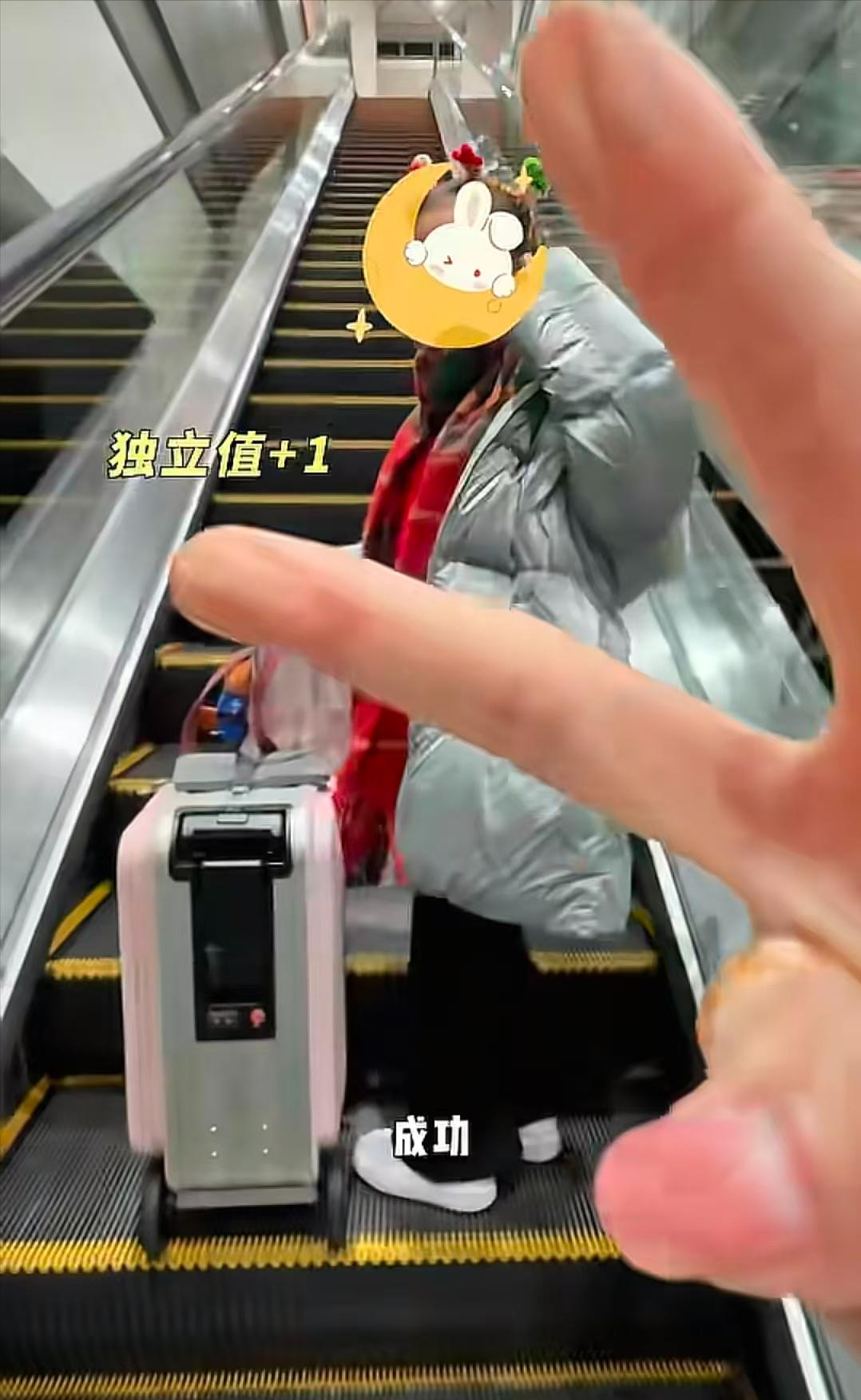 颖儿带娃游西安，女儿独立懂事，不住婆家住酒店，遭大量网友质疑