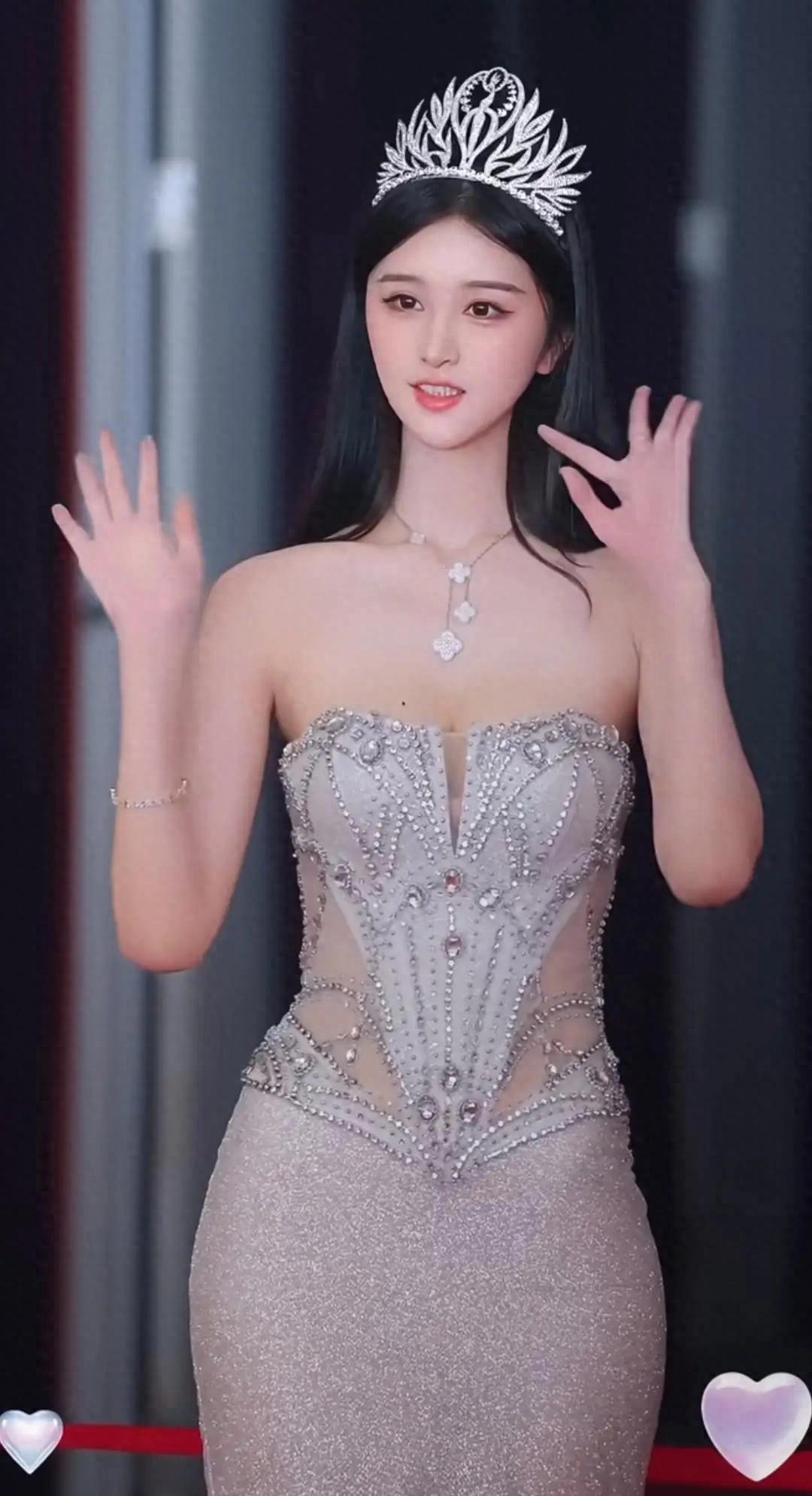 白舒小姐姐不愧是选美冠军啊,这颜值这身段这气质都堪称顶级